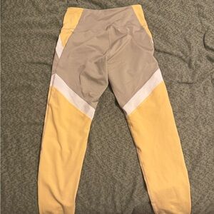 Old Navy Woman’s Leggings in Yellow and Tan